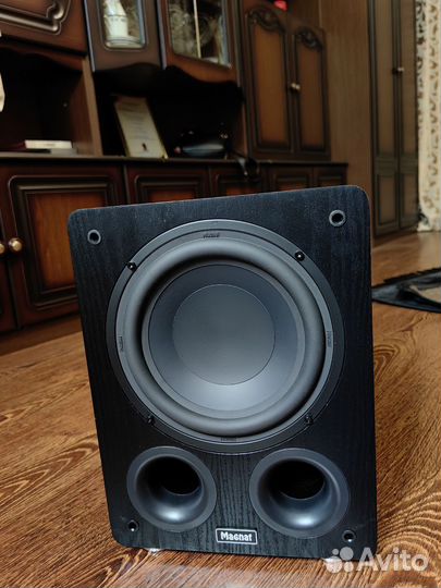 Сабвуфер magnat alpha RS8