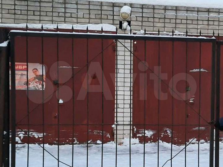 Гараж, > 30 м²