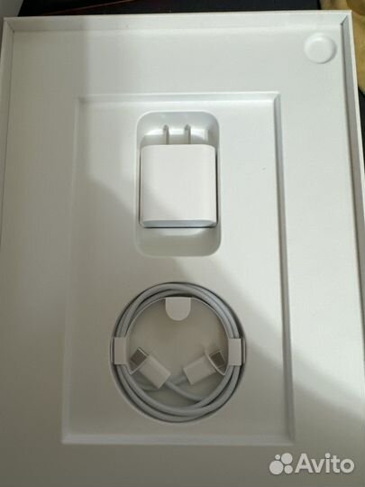 iPad Air (5th Generation) wi-fi + Cellular