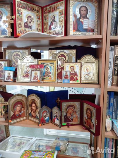 Свечи, иконы, литература