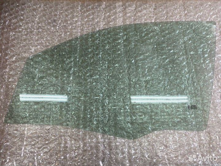 Стекло двери переднее левое Suzuki Aerio 2001