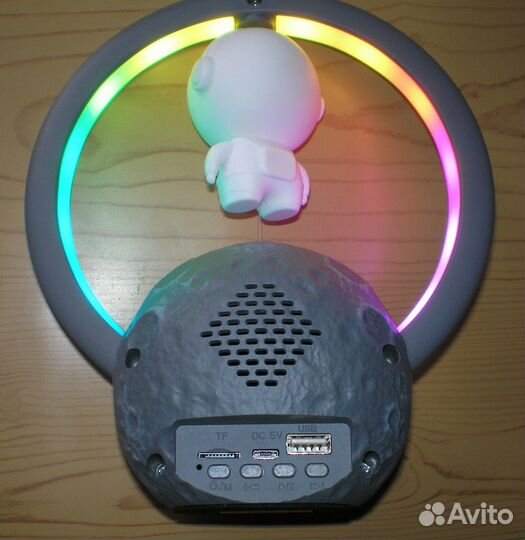 Беспроводная колонка космонавт