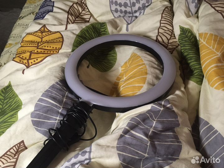 Кольцевая лампа настольная