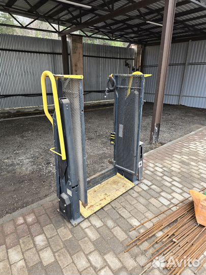 Подъемник для инвалидов в автомобиль