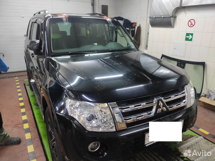Лобовое стекло Mitsubishi Pajero 4