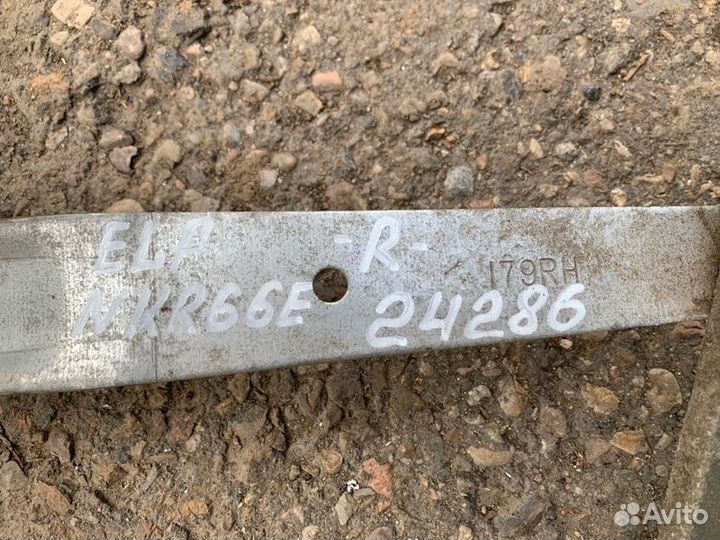 Стеклоподъемник правый Isuzu Elf NKR66E 4HF1 1998