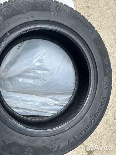 Continental ContiVikingContact 7 215/65 R17