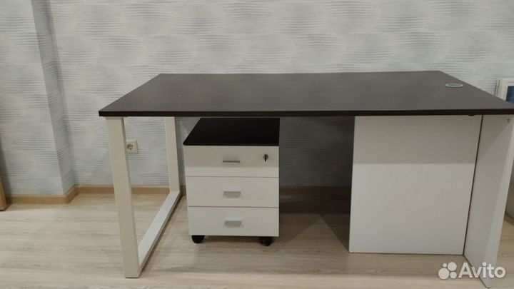 Стол письменный