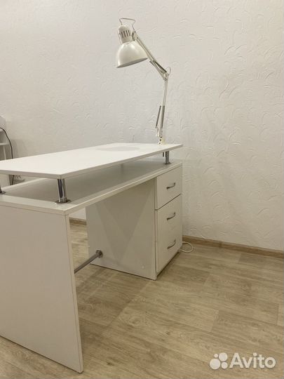 Стол маникюрный