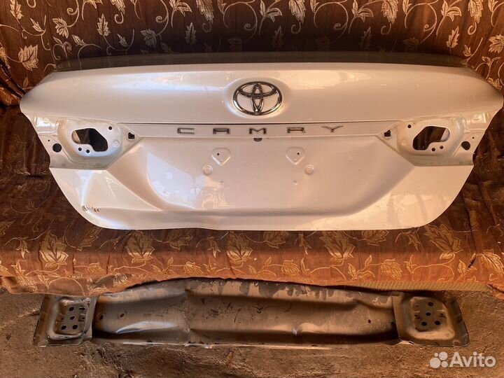 Крышка багажника на toyota camry 70