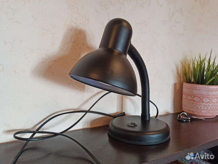 Лампа настольная