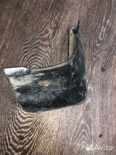 Брызговик задний правый Toyota Corolla ADE150