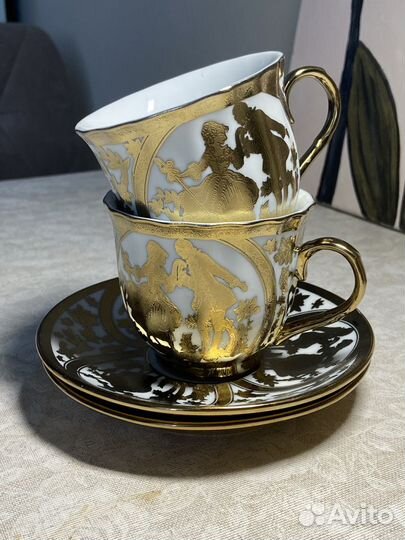 Чайный сервиз с золотым рисунком на 2 персоны