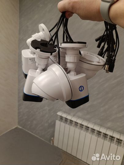 Камеры видеонаблюдения, много