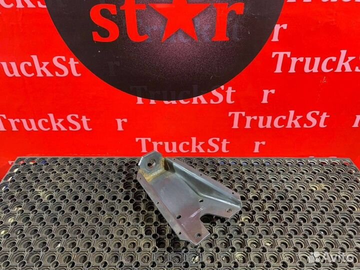 Кронштейн амортизатора переднего