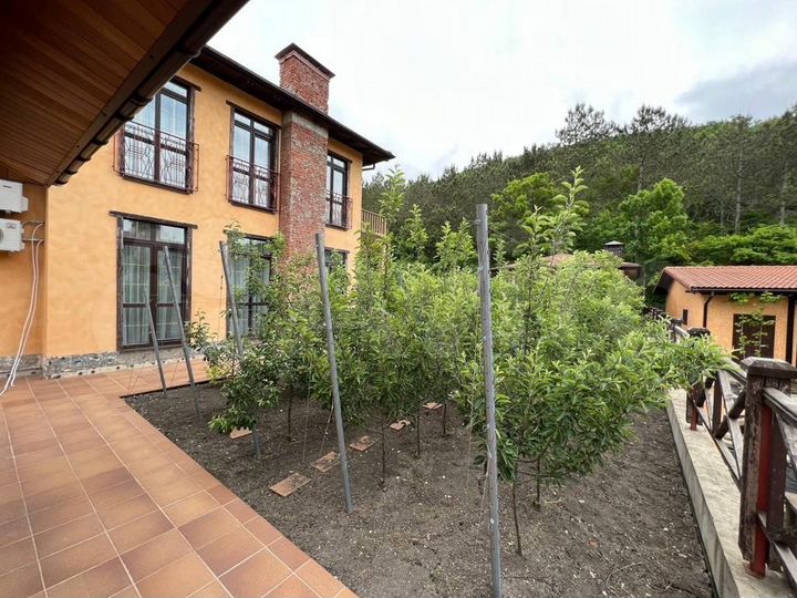 Коттедж 262 м² на участке 11,1 сот.