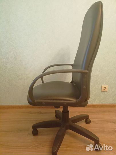 Кресло офисное кожзам