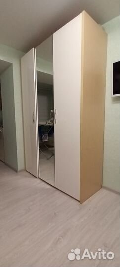 Шкаф трехстворчатый