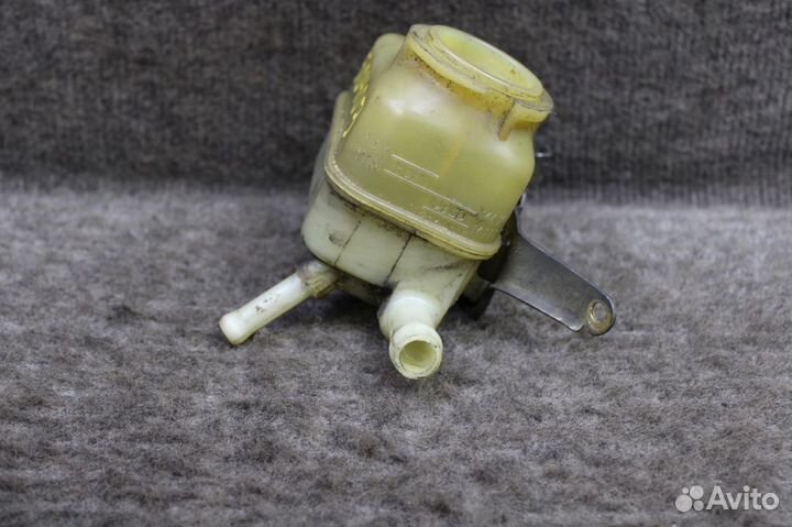 Бачок гур Toyota Avensis AZT250 1azfse