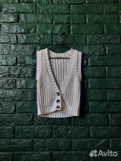 Жилет женский молочного цвета размер S