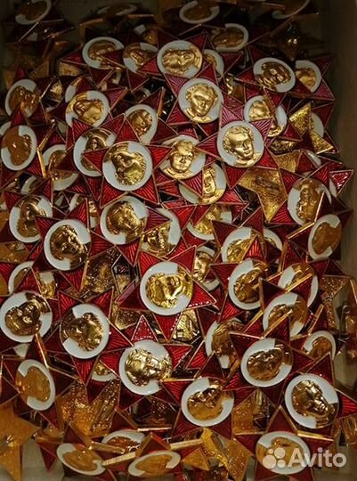 Значок пионерский октябренка влксм, флаг РФ и СССР