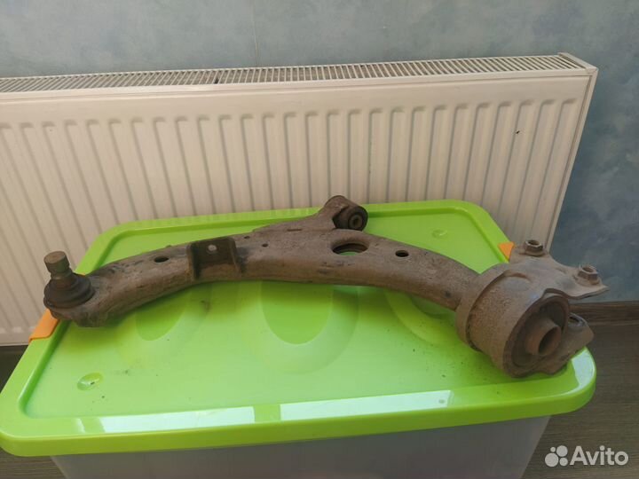 Рычаг левый передний на мазда сх 7