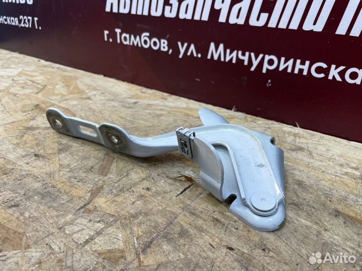 Петля капота левая LADA Vesta