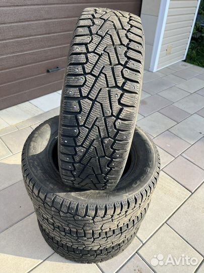Pirelli Ice Zero 215/65 R16