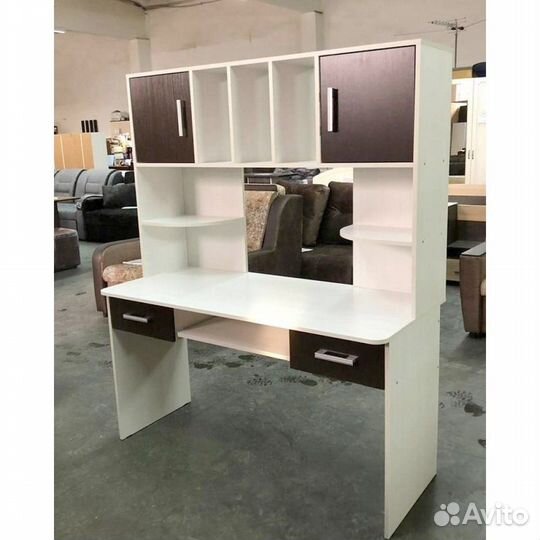 Компьютерный стол с надстройкой, ширина 140 см