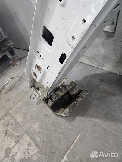 Задняя часть от Largus левая стойка