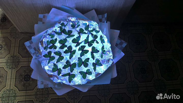 Букет из бабочек светящийся