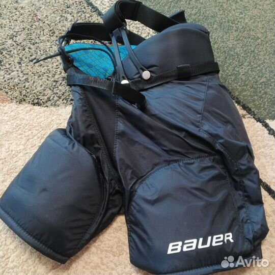 Хоккейные шорты, хоккейный шлем, нагрудник