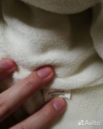 Демисезонная желтая шапка friends