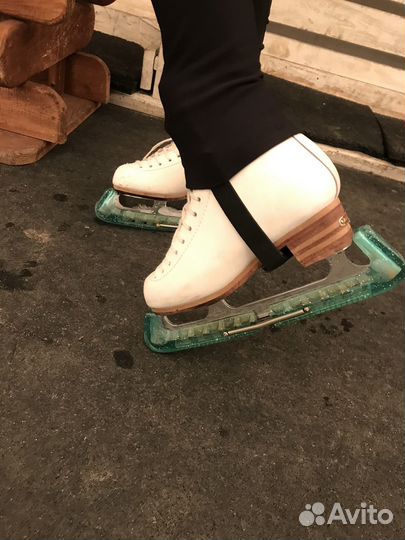 Комбинезон для занятий фигурным катанием