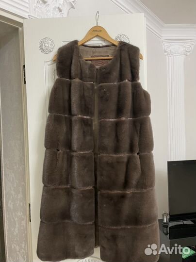 Безрукавка норка со вставками питона.Новая