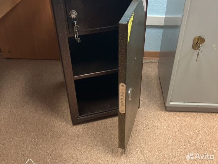 Сейф металлический