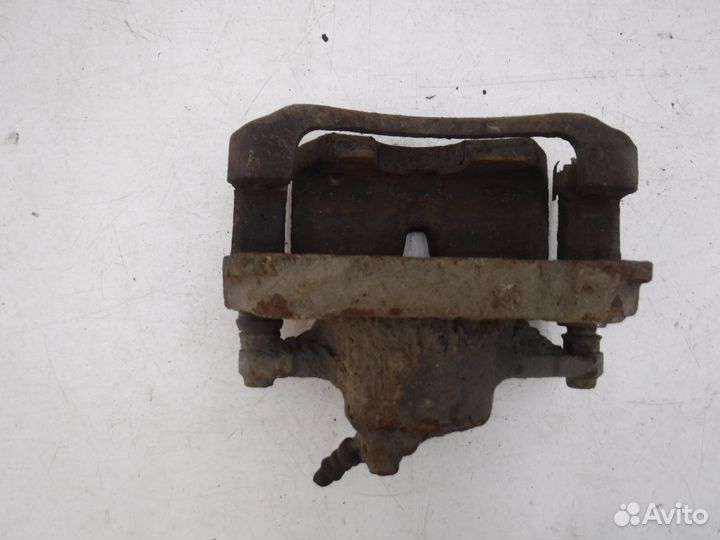 Суппорт тормозной передний левый Lexus IS250-IS350