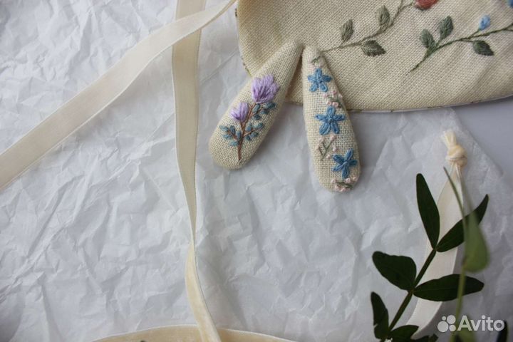 Заколки с вышивкой