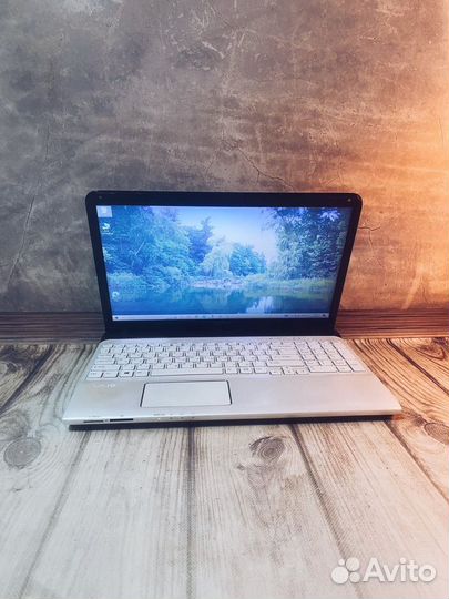 Ноутбук Sony Vaio/15.6 HD/240gb SSD/i5/Radeon