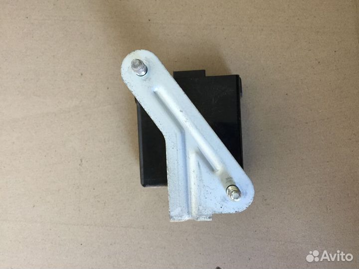 Блок управления центральным замком Montero Sport 1