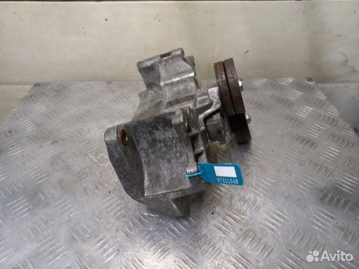 Кронштейн генератора Volkswagen Golf 4 1.4 AHW