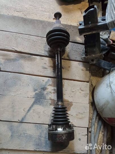 Привод левый VW Jetta 6, МКПП 1.4 caxa