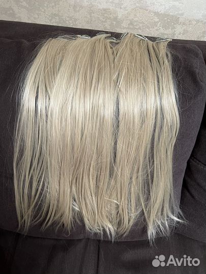 Волосы на заколках блонд