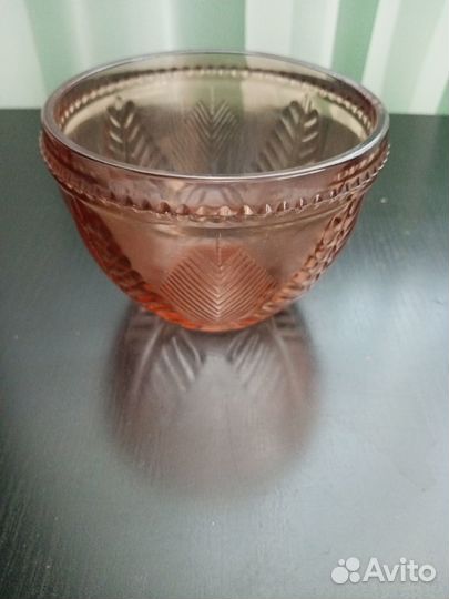 Ваза из красно-коричневого стекла