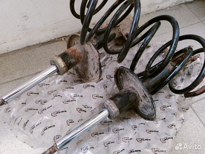 Пружины и стойки Тойота Королла