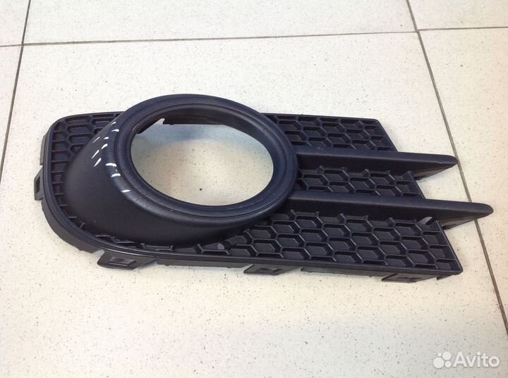 Решетка в бампер правая VW tiguan 2011 5N0853666E