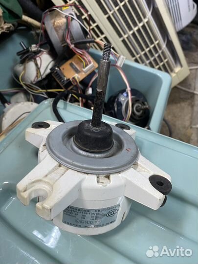 Двитель вентилятора наружного блока сплит системы