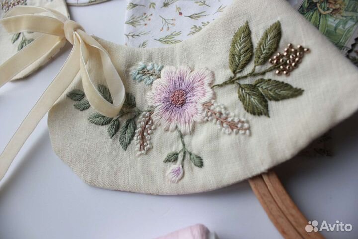 Воротник с вышивкой ручной работы