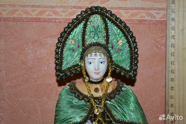 Кукла сувенирная, фарфор,русский костюм 19 век