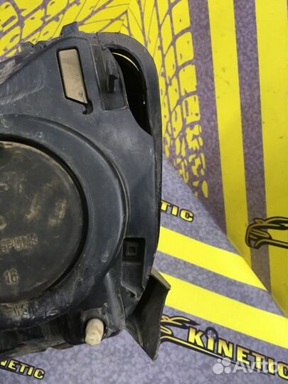 Фара правая с битым корпусом Дастер Duster